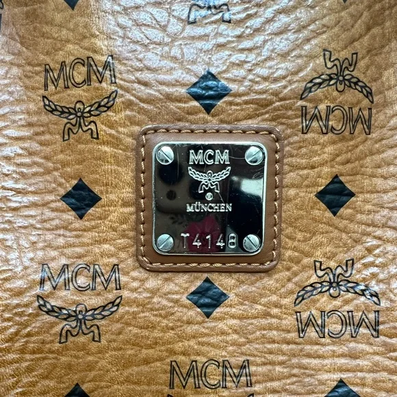 ⭐️MCM Visetos Tote with Silver Hardware - Picture 3 of 11